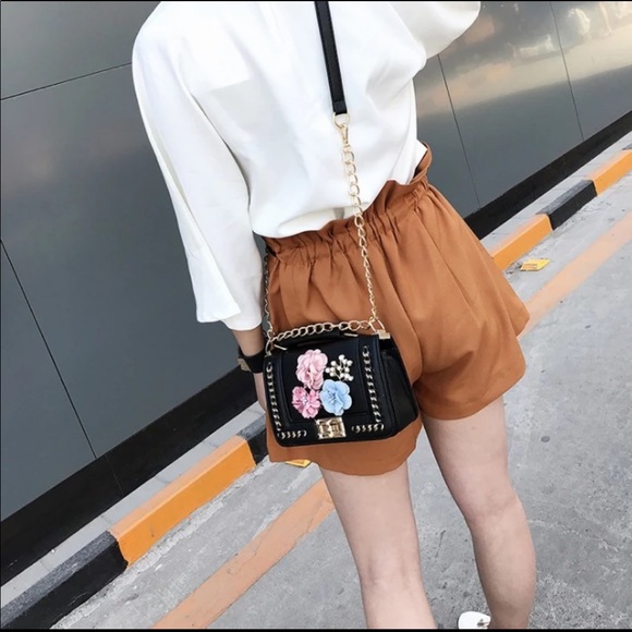 🎉Last One🎉HP🎉💕 Floral Bead Crossbody💕 - Picture 5 of 8